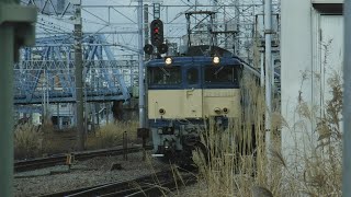 甲種輸送中のEF64 1031電気機関車+横須賀線回送E235系F-07横クラが警笛を鳴らしながら走行♪【JR鶴見駅〜JR新子安駅間の花月園前踏切No.19】