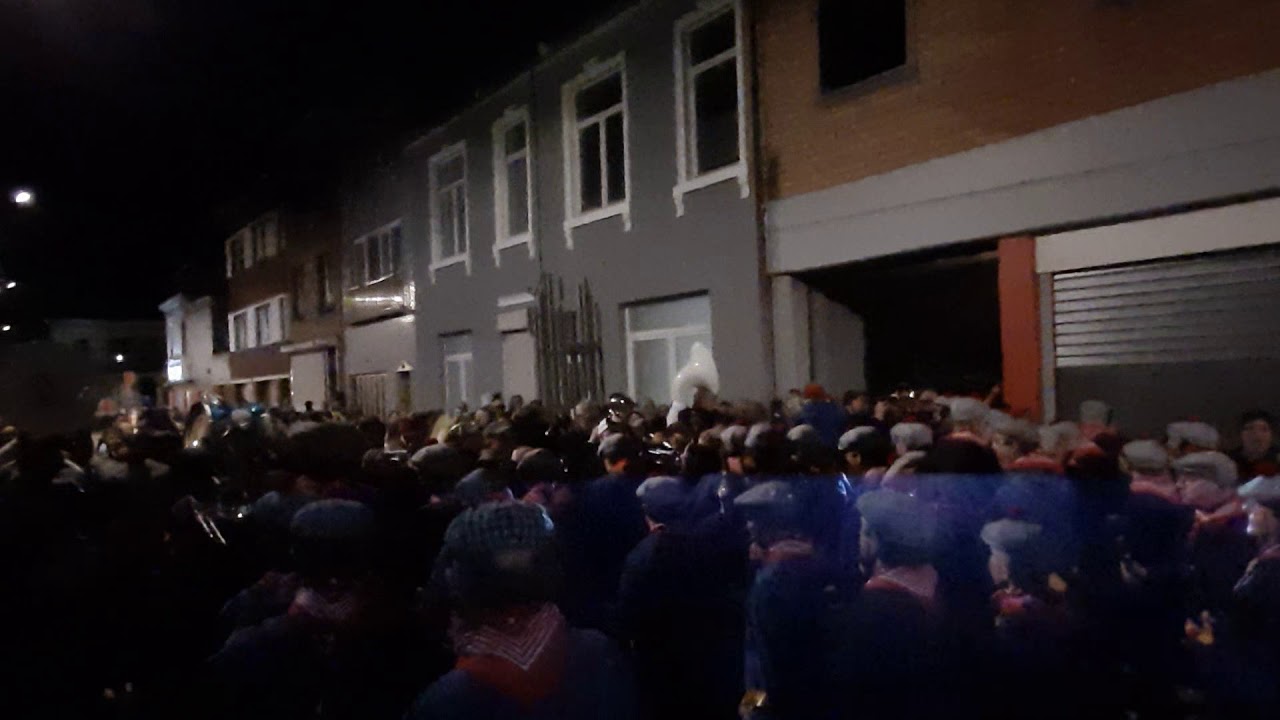 Amis réunis la louvière. Mitant des camps