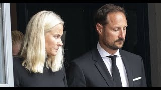 Norweska księżna Mette-Marit i książę Haakon świętują rocznicę w obliczu tragedii