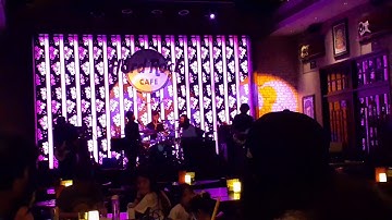 Hard Rock Cafe Melaka - she