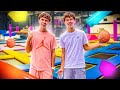 UNE APRÈS-MIDI DANS UN GÉANT TRAMPOLINE PARK AVEC NOS POTES !