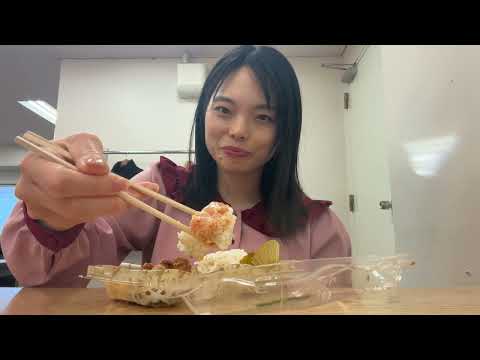 [Lunch] I eat alone in the dressing room. I munch alone. I don't feel lonely.
