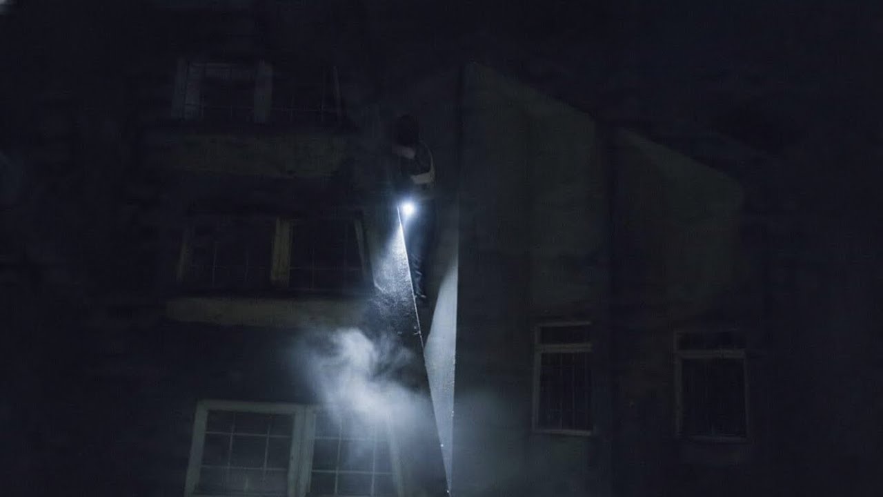 O chamado do velho: O que vimos naquela janela à noite?