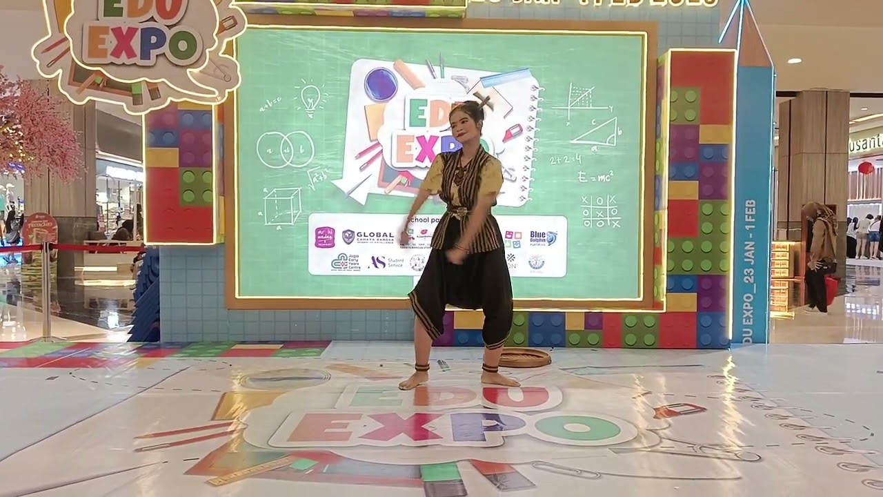 Tari Suko Parisuko at Pakuwon Mall Jogja, by: Meysha from Sanggar Ratu Ayu