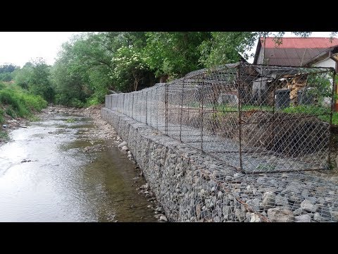 Wall of Gabions to protect the shoreline / Zid din Gabioane pentru protejarea malului