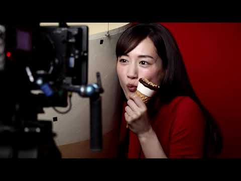 綾瀬はるか出演　TV-CM「ひっくり返る」篇（15 秒） メイキング