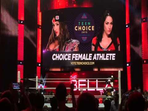 7 13 2015 wwe raw atlanta ga the bella twins alicia fox