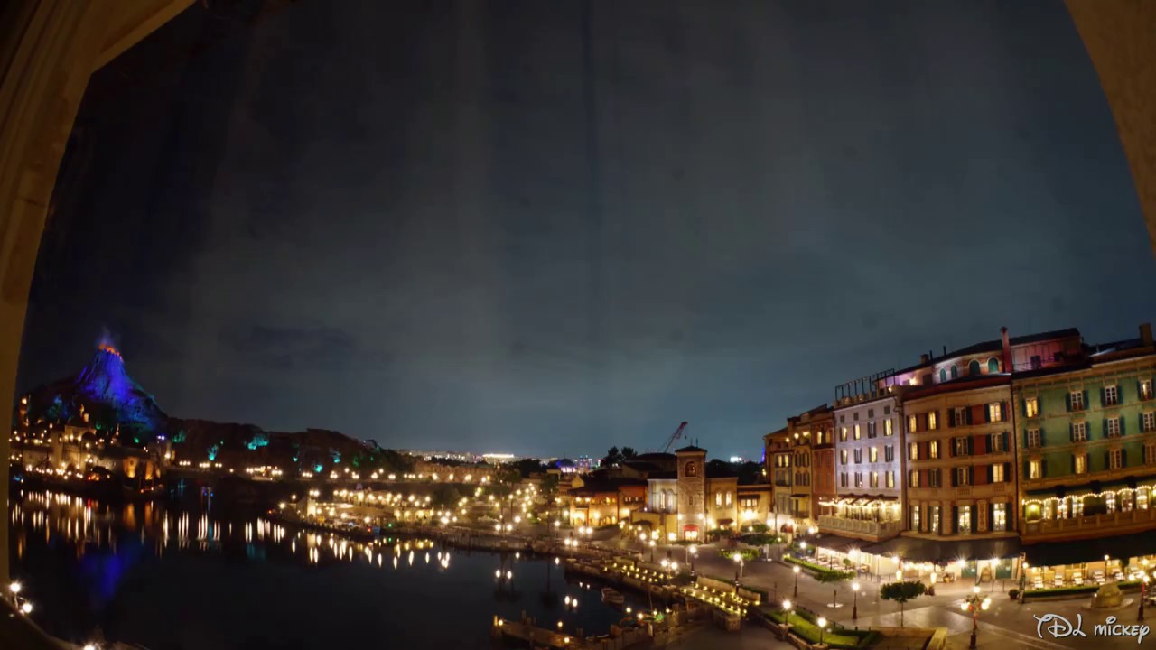 ミラコスタ ポルト パラディーゾ サイド スーペリアルーム ピアッツァビューからの眺望 東京ディズニーランドの横顔