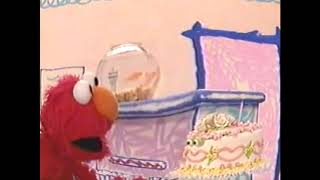Elmos World - Singing Happy Birthday To Dorothy