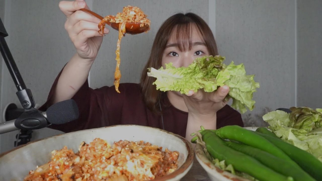 [식사하는 ASMR] 김치볶음밥 상추쌈 그리고 고추먹는소리│Kimchi fried rice Eating Sounds