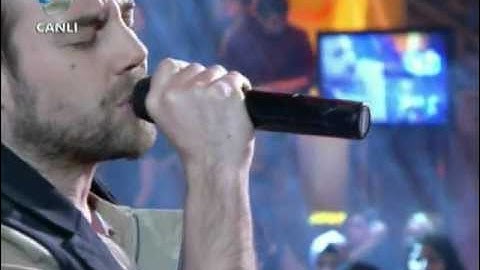 Murat Dalkılıç  & Lale Devri ( Yalan Dünya ) Beyaz Show  27.1.2012