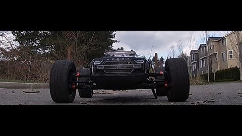 1/5 Scale Kraton EXB 84mph speed run.