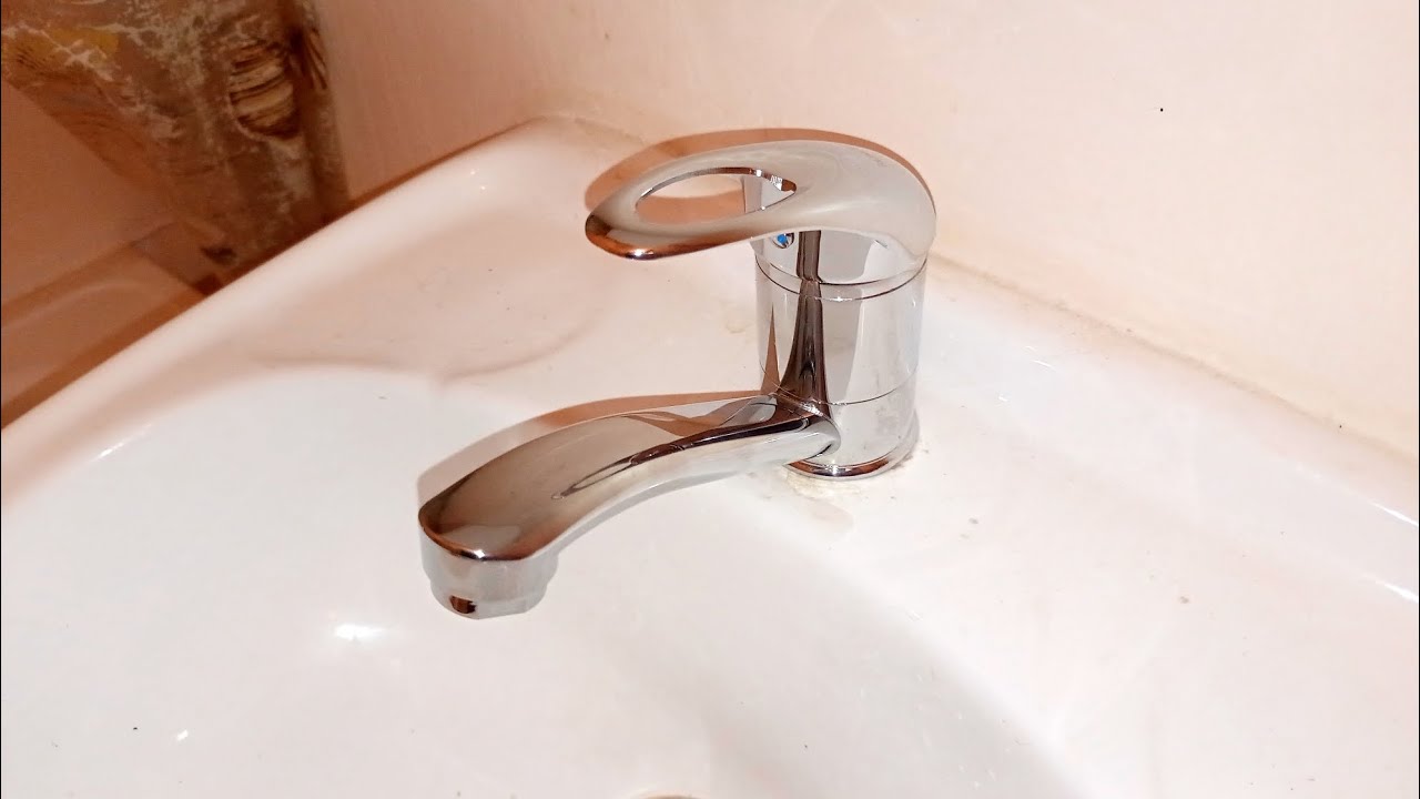 Замена смесителя однорычажного \"Сантехник в юбке\" справилась легко ...