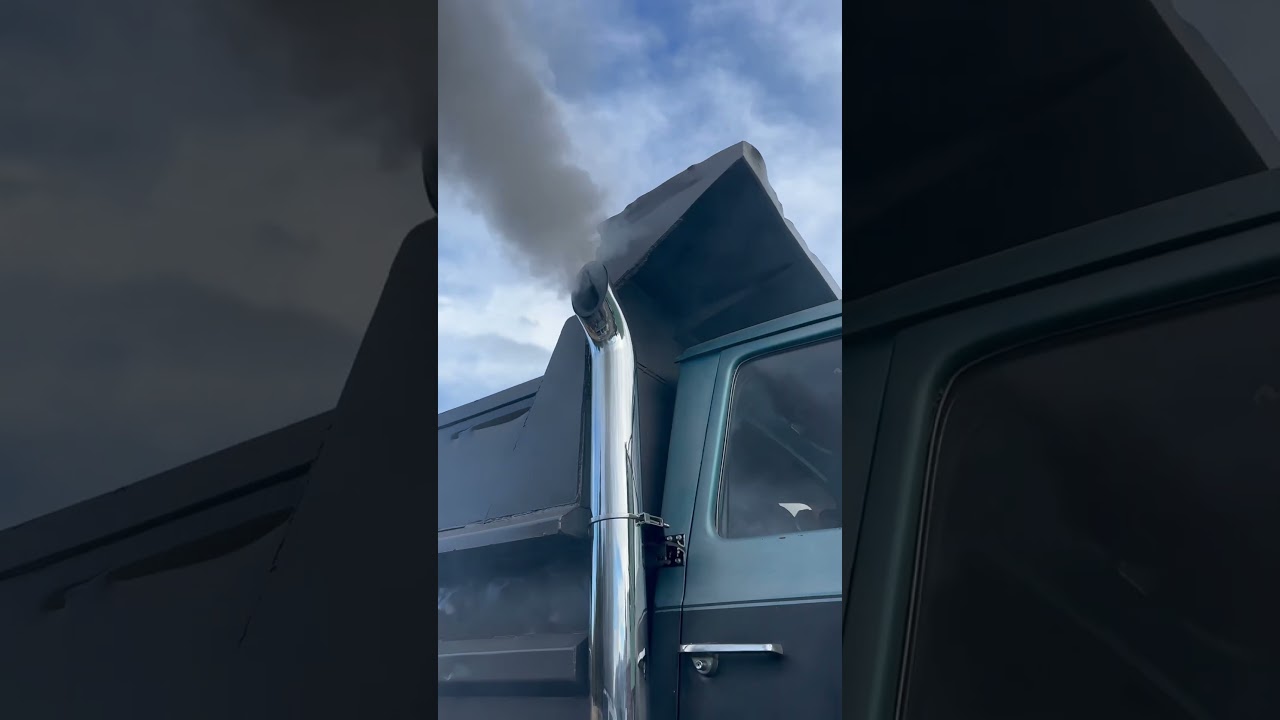 Straight piped 855 Big Cam Cummins 😤