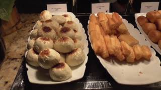 Http://www.travelswithsheila.com guests with executive level
privileges at the jw marriott shenzhen can eat breakfast in lounge or
main restaurant. i pre...