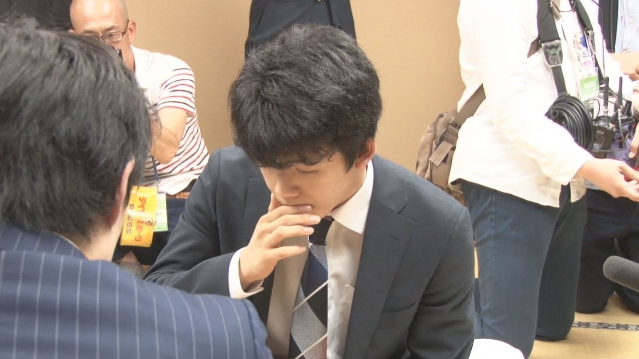 藤井四段、３０連勝ならず 佐々木五段に屈し初黒星