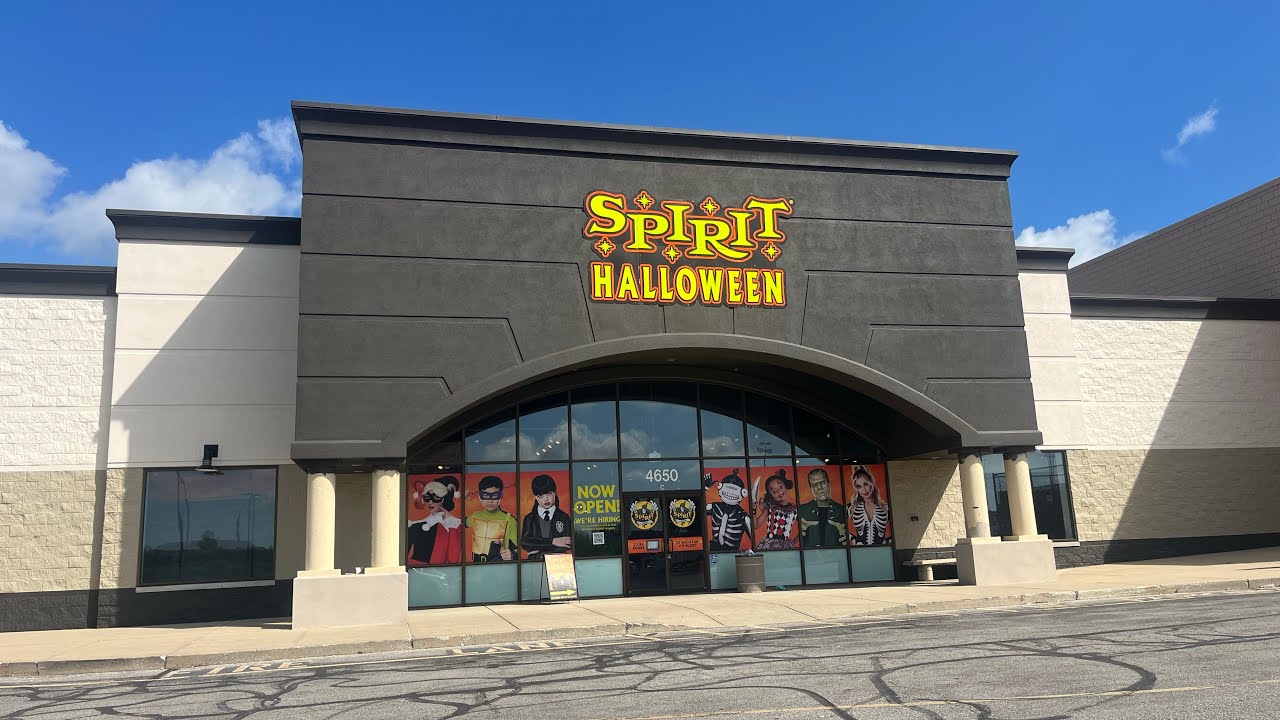 Spirit Halloween 2023 Southport Cmns Indianapolis Indiana inside an