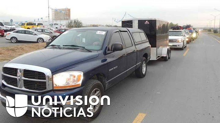 La caravana que protege a unos 4,000 migrantes que regresan a México para celebrar la Navidad