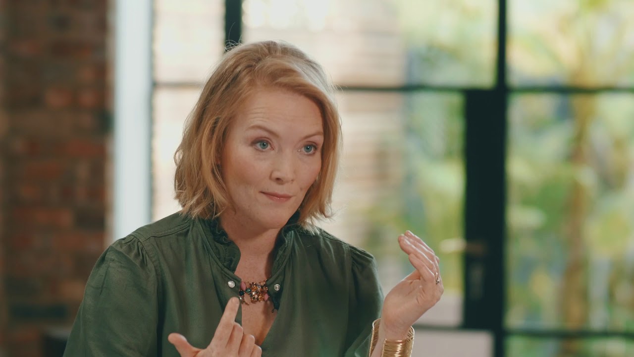 How to speak with charisma and energy - YouTube