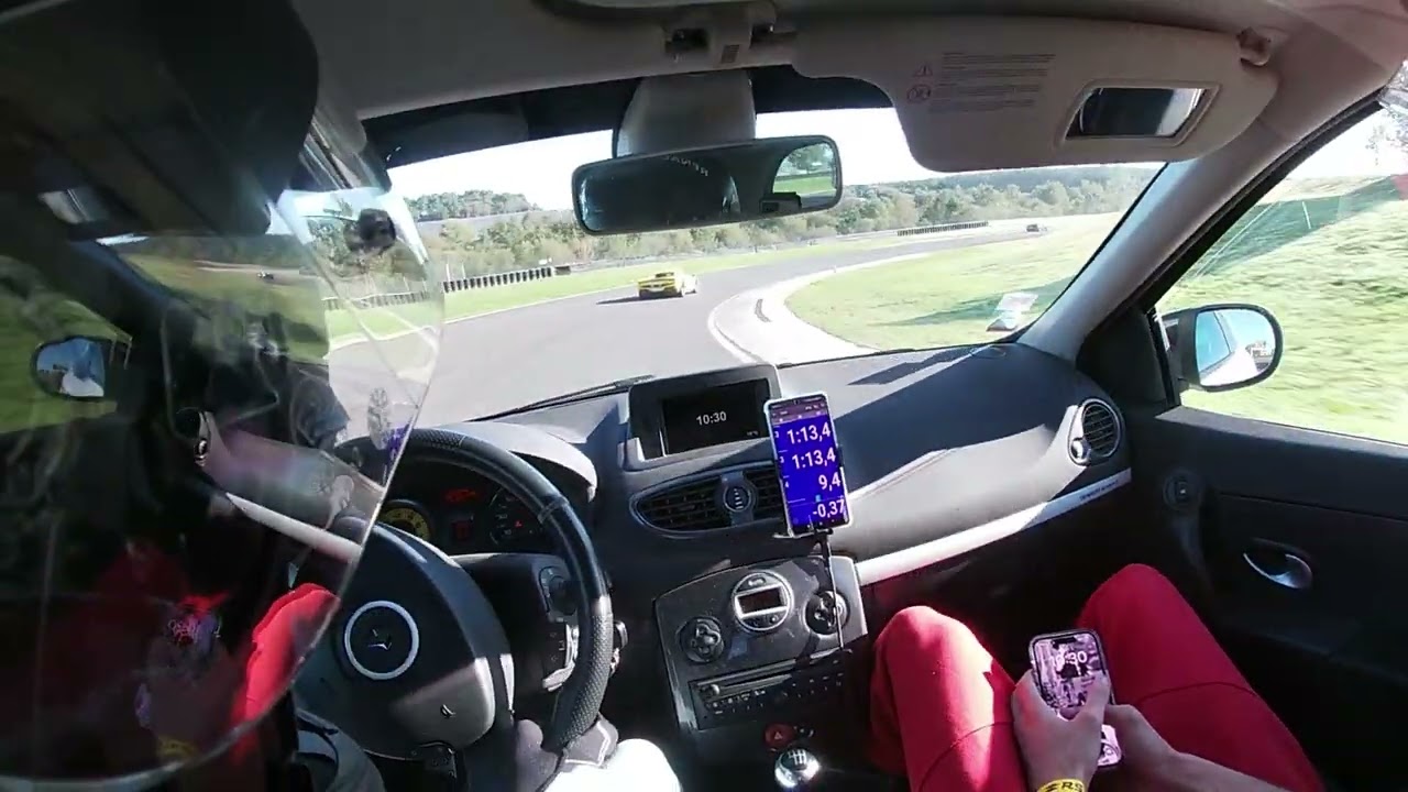 Clio 3 RS_Haute Saintonge 20251011_L'habit ne fait pas le moine_partie 2 Ferrari