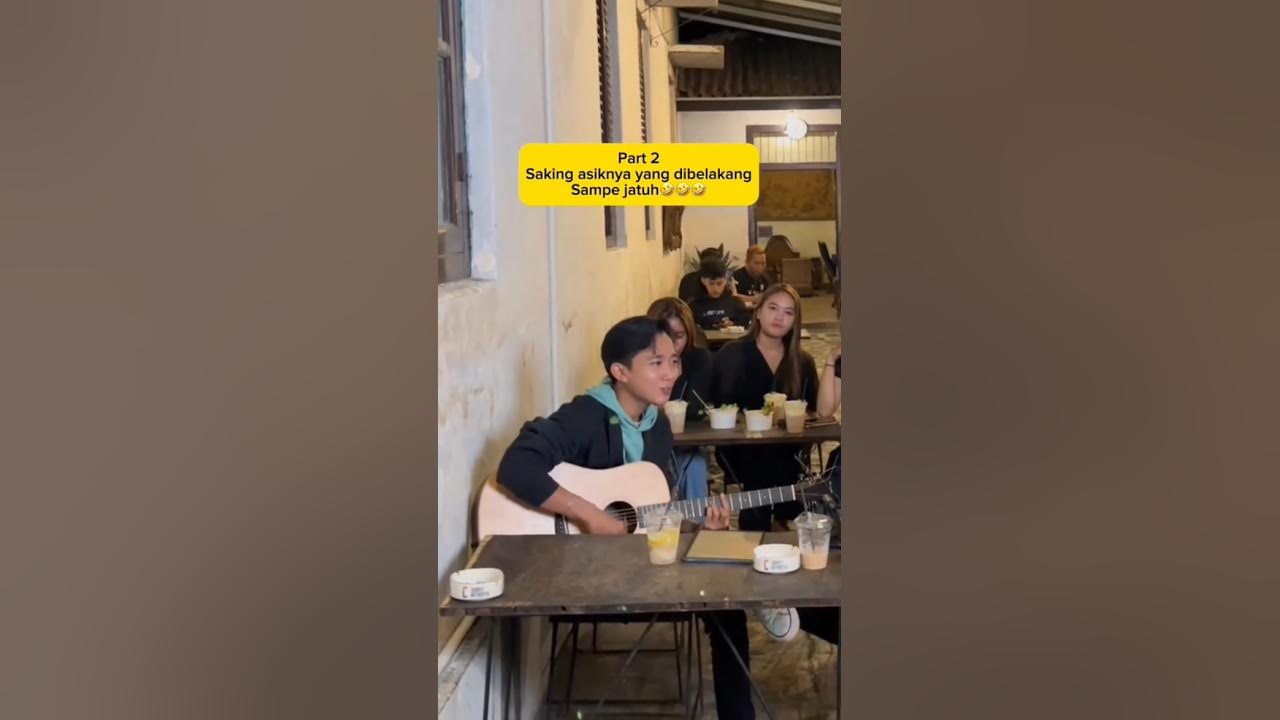 Yang di belakang sampe jatoh🤣😂 Yang di belakang sampe jatoh🤣😂
