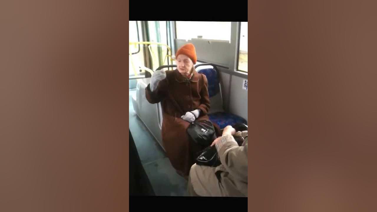 Бабка кроет матом. Бабка в автобусе. Бабка в маршрутке. Бабка матерится на остановке. Чокнутая бабка в автобусе.