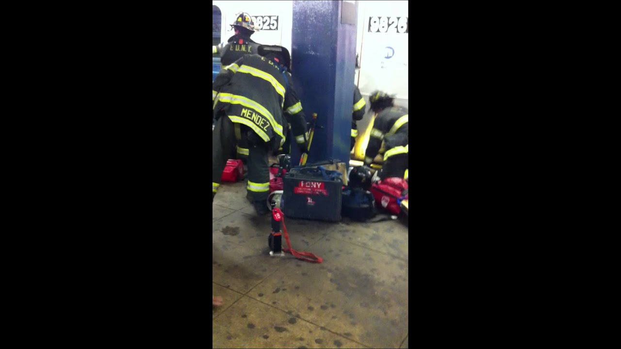FDNY EMT Finding "Breathing" Subway Jumper 08 03 2012