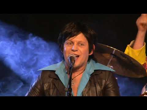 Eva Helps Ellie Overcome Fears!