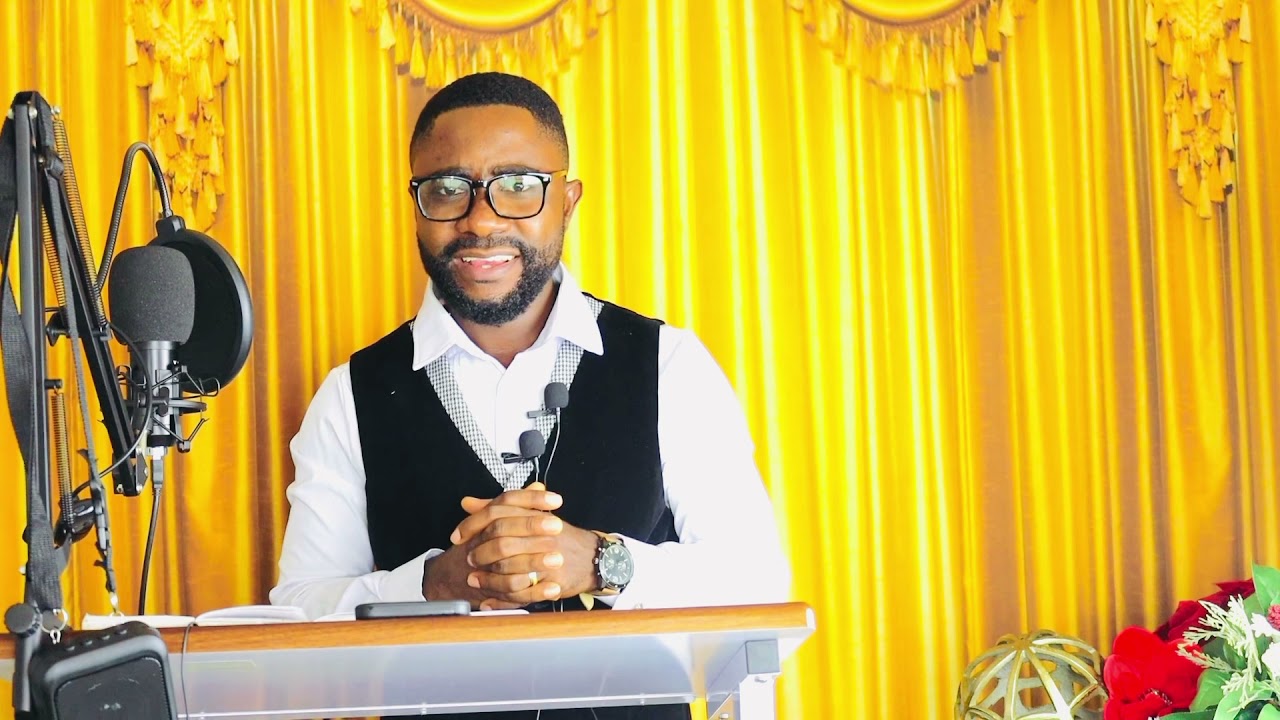 TUMFANYE MTU KWA MFANO WETU , MUNGU ALIKUA NA AKINA NANI?