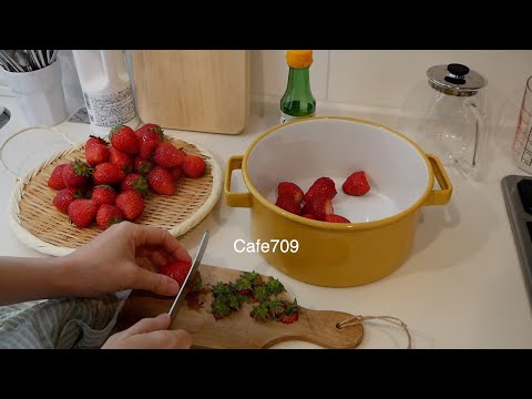 무설탕 딸기 잼 만들고 <strong>통밀</strong> 빵도 굽는 일상, 일본 한정 야키소바 불닭볶음면, 아침 식사