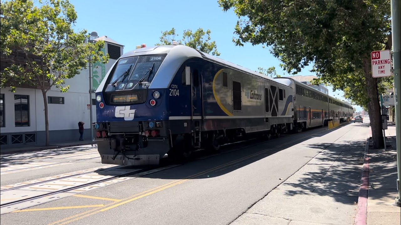 amtrak-capitol-corridor-543-lead-by-sc-44-2104-street-running-at