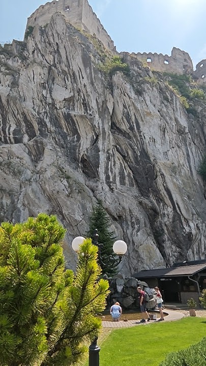 Замок на скале⛰️🏰Бецков #shorts #замок #замки #словацкиезамки #beckov # ...
