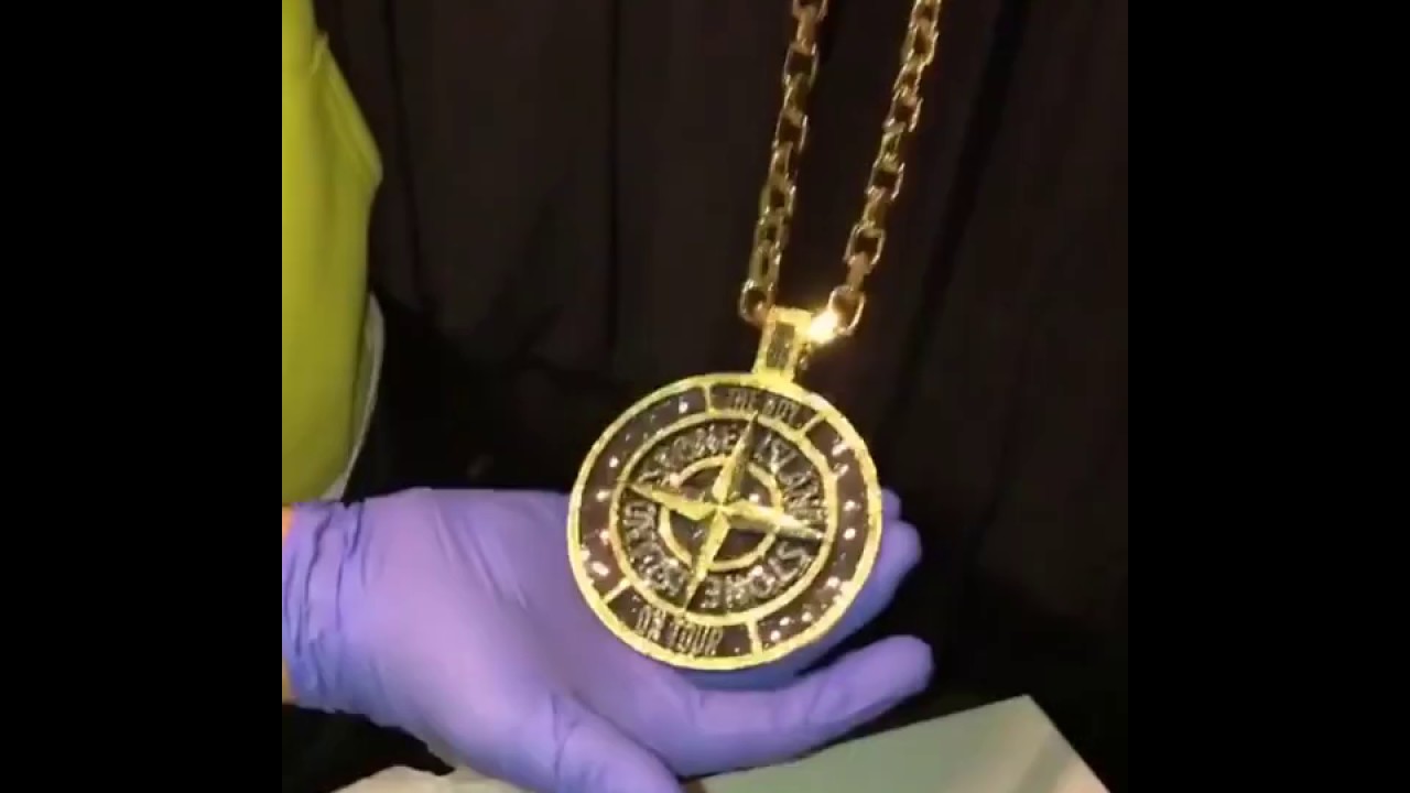 Drake With His New Custom Chain From Famous Jeweler Ben Baller !! YouTube