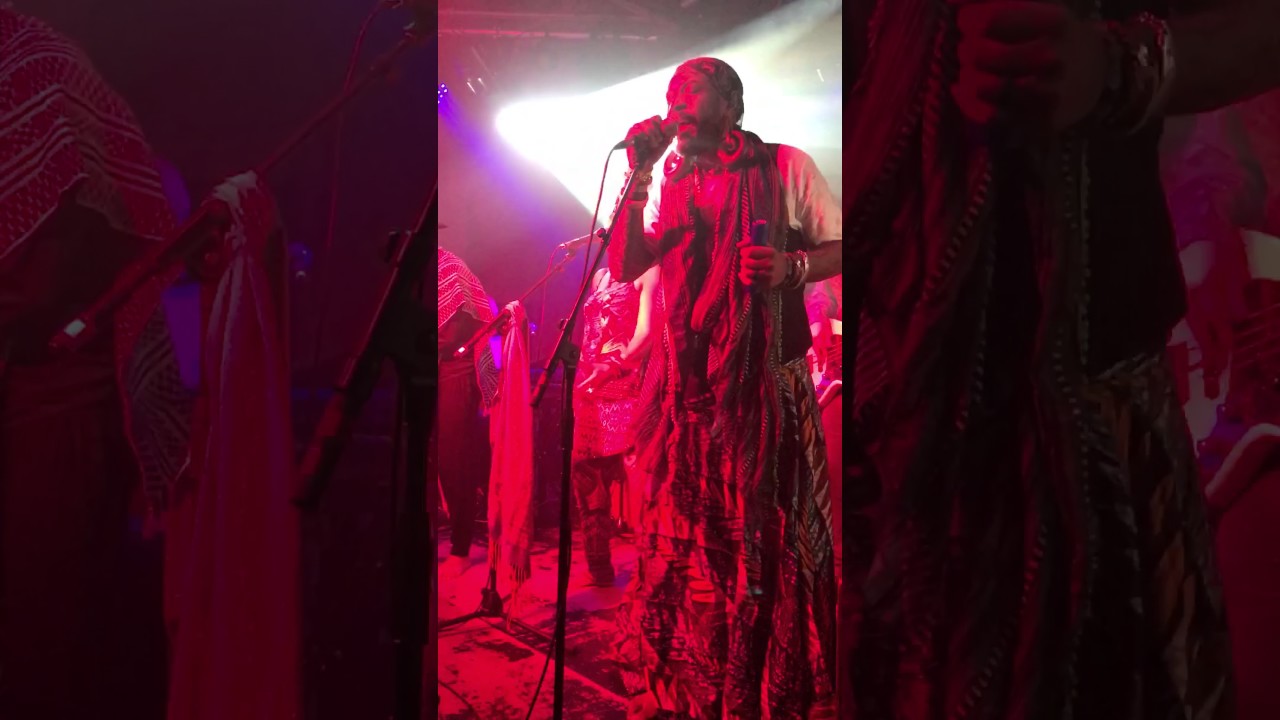 Osunlade performs "April" live at XOYO (2017)