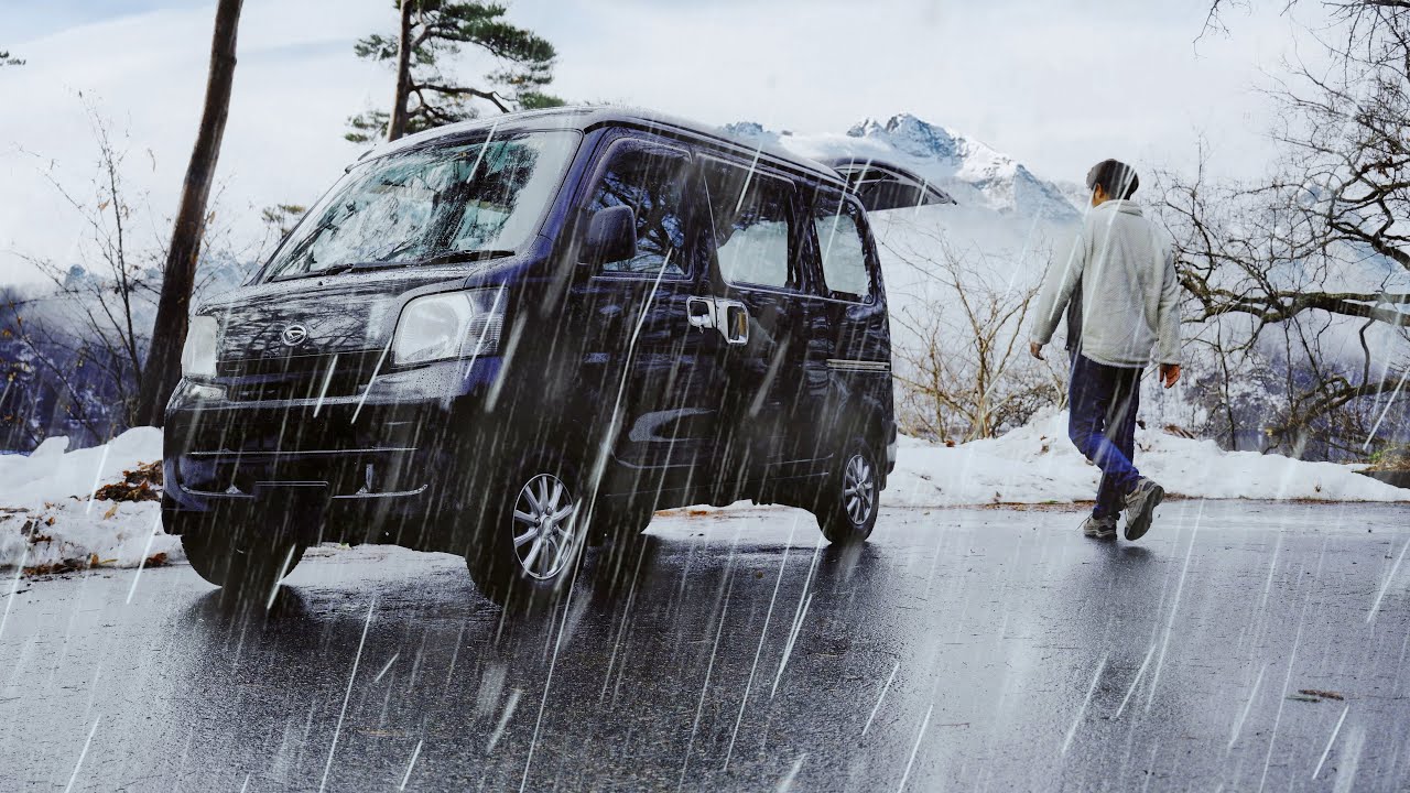 Непрерывный дождь, наслаждение уединением на озере посреди зимы/Автомобильный кемпинг