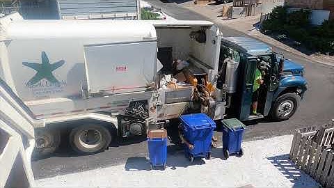 North lincoln labrie expert garbage truck on garbage