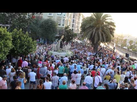 Una multitud arropa a la Patrona en la calle antes de la &uacute;ltima noche de Feria