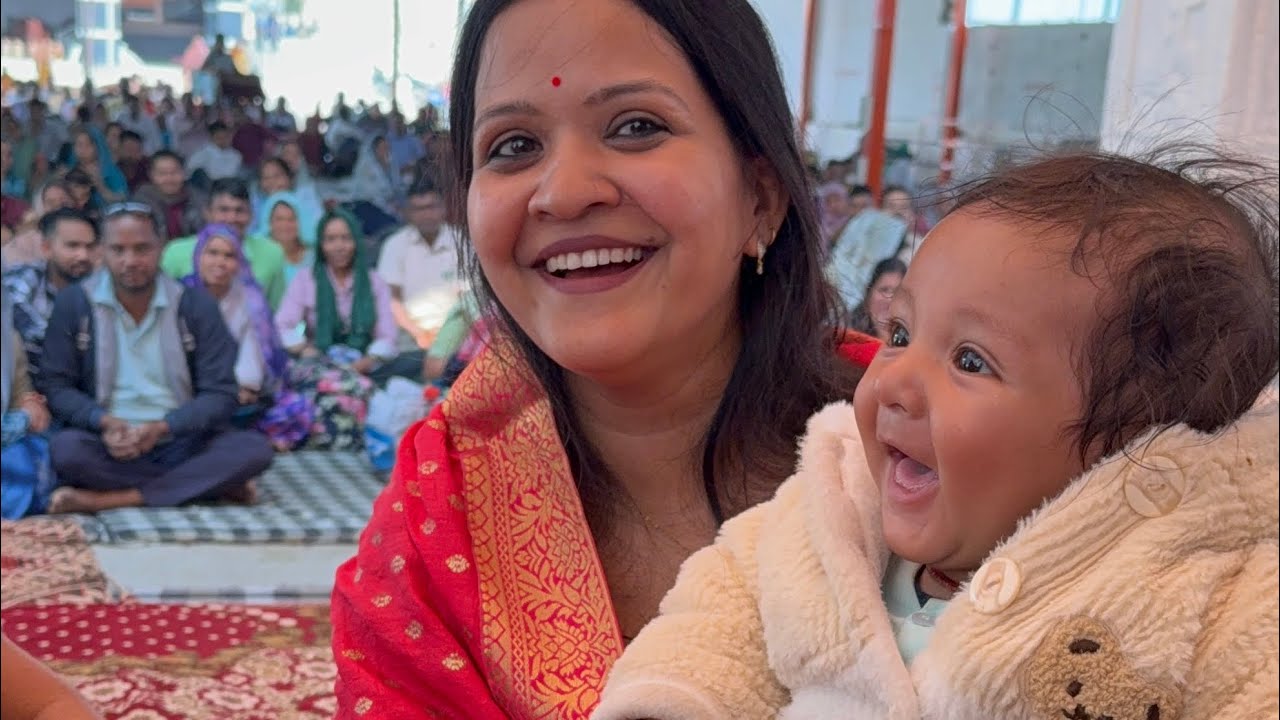 बच्चा होने पर माँ की खुशी का ठिकाना नहीं, लाल धागे सरकार 