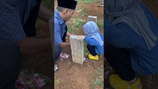 Ziarah ke makam saudara sepupu