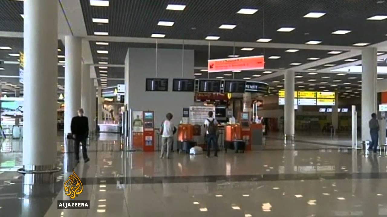 روسيا قد تعتقل سنودن