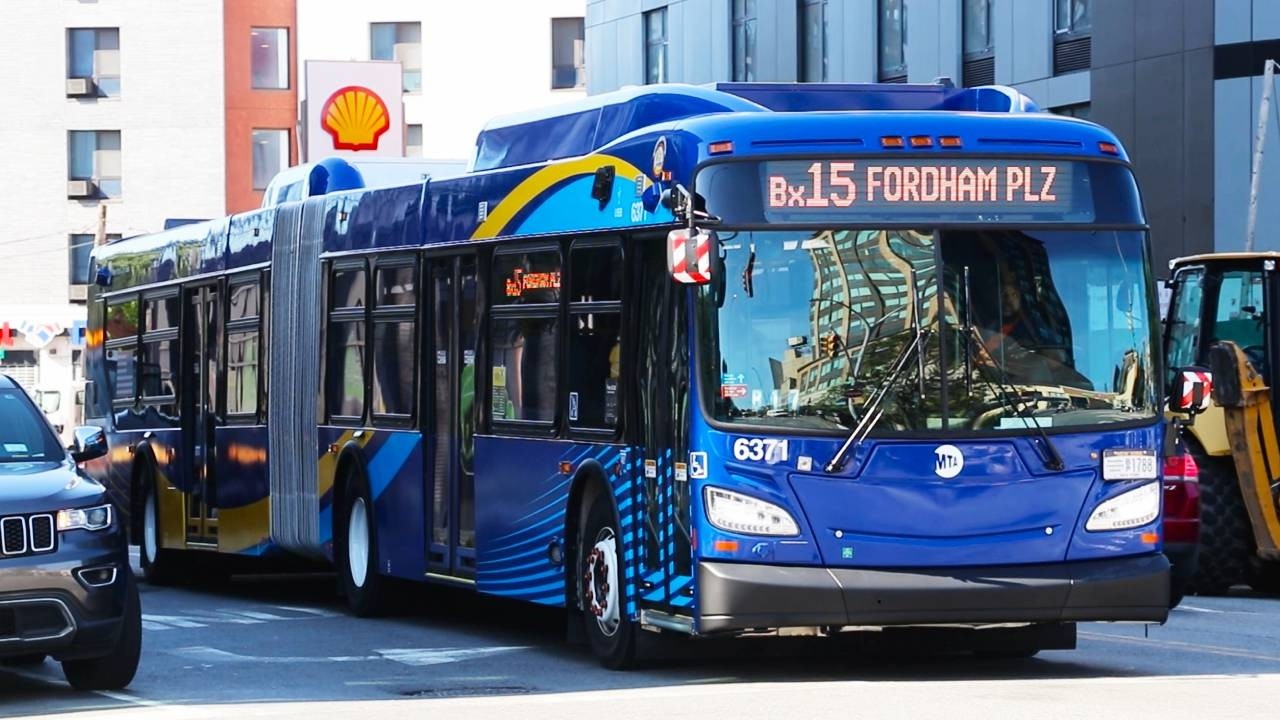 その他 NEW YORK NYCT Bus: 2025 New Flyer XD60 #6371 on the Bx15 at Fordham Plaza