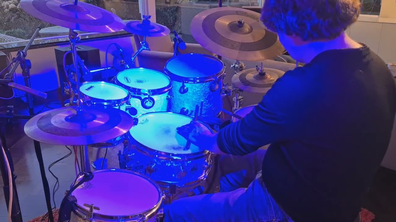 Solo drumming - latin fusion pattern