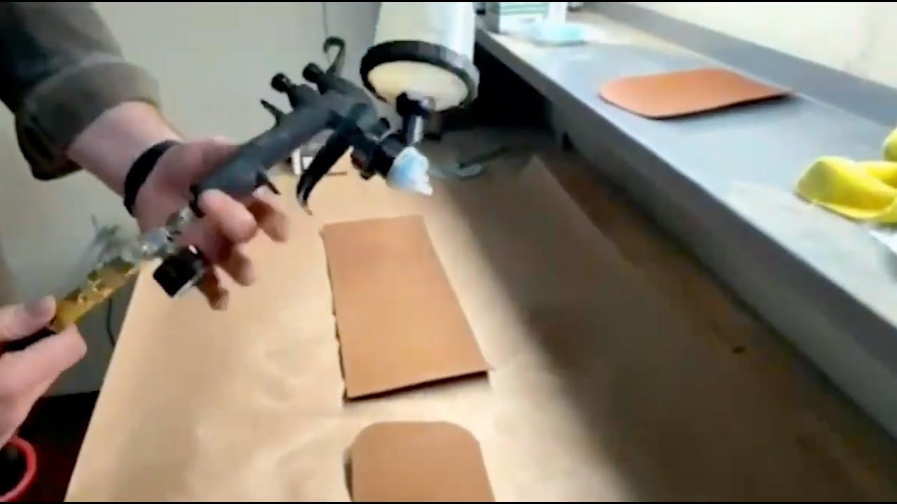 Демонстрация работы краскопульта для придания телесного цвета