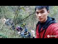 【ENG SUB】實拍貴州農村，全村人到懸崖絕壁上尋找山泉水，真熱鬧【貴州李俊】