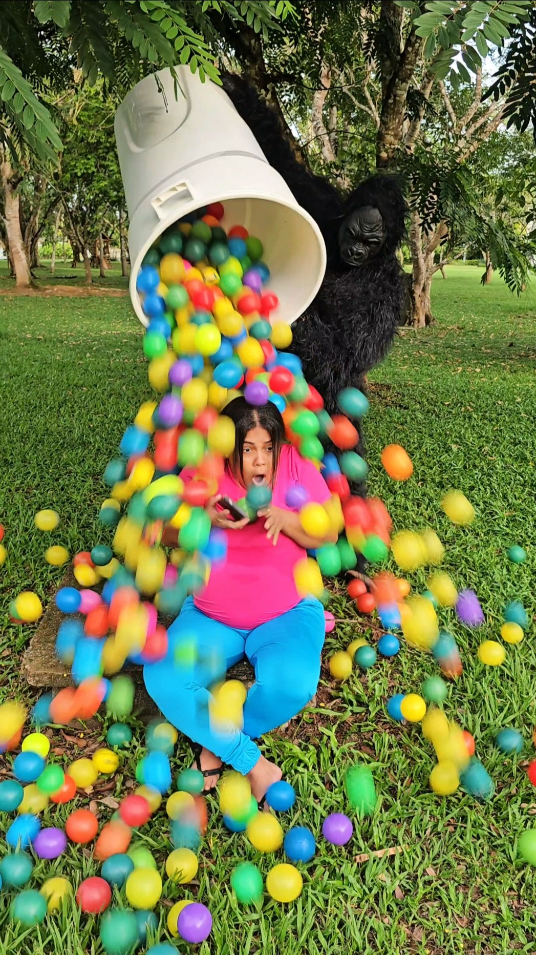 Cocomelon Collors ??? #funny #cocomelon #colors #funnymoments #funnyvideo #gorilla #monkey