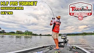 FISHING THE MISSISSIPPI RIVER FOR $80,000! MLF PRO BASS TOURNAMENT (DAY 2)