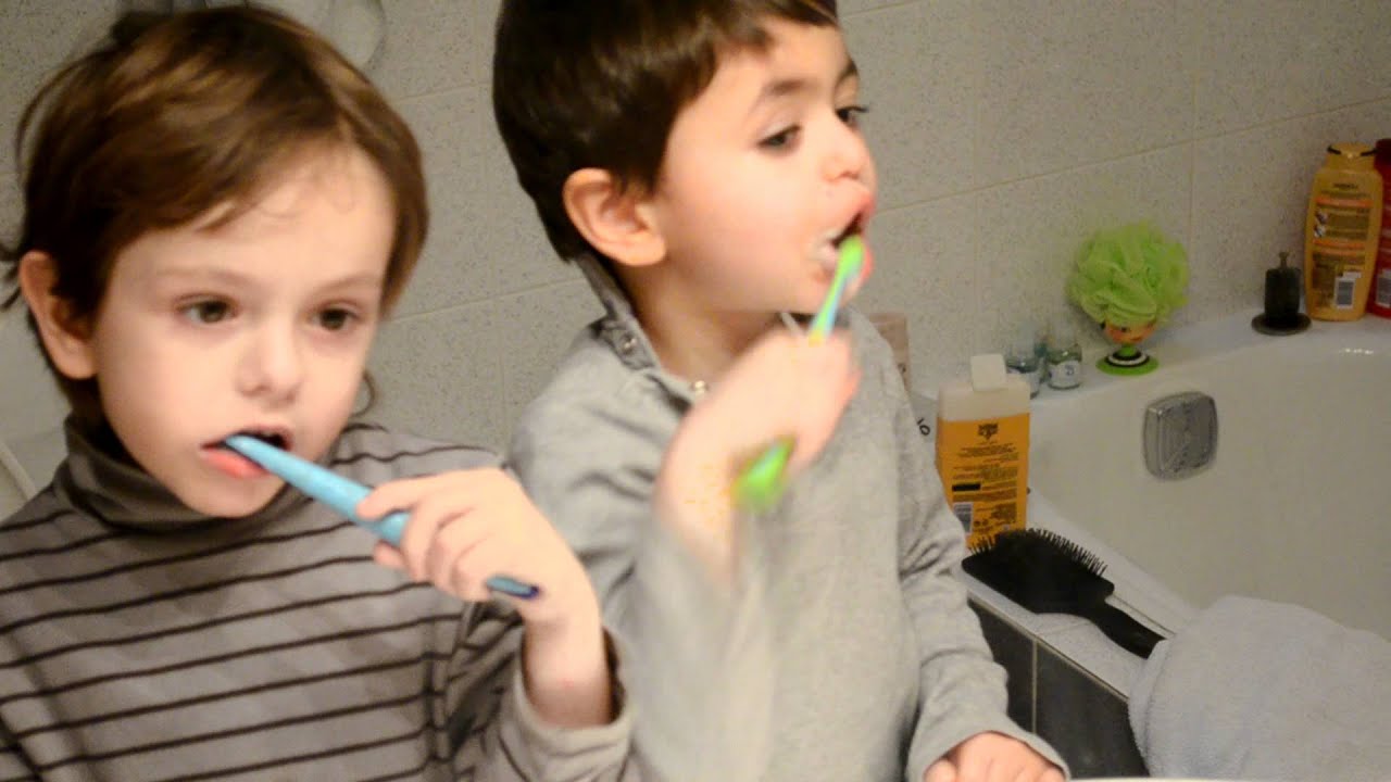 Voila les enfants comment se brosser les dents.MOV YouTube