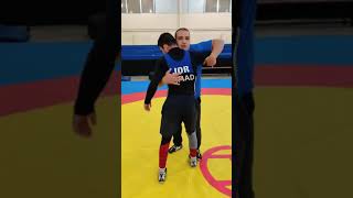 المدرب يحيى ابو طبيخ شرح حركة من حركات الارتكاز في حالة الاشتباك wrestling mma