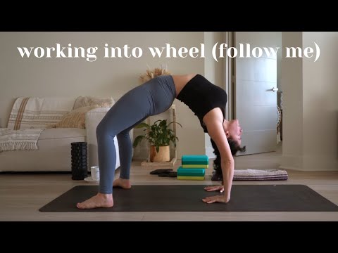 Simple Ways to Use a Yoga Wheel: 10 Steps (with Pictures)