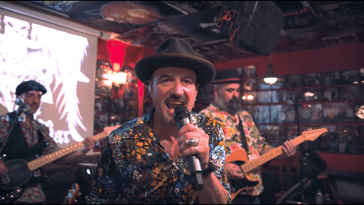 ¡DÍMELO! - VIDEOCLIP OFICIAL - ALEX O'DOGHERTY & LA BIZARRERÍA - YouTube